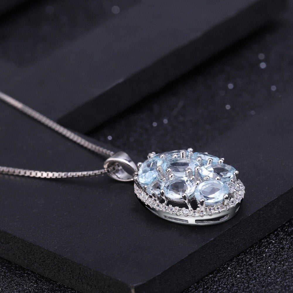 Adorn your neck with this stunning necklace!