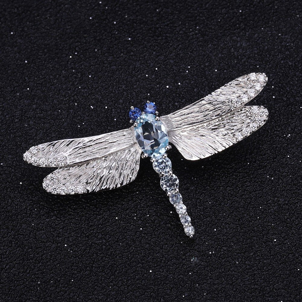 Feel special and unique with this gorgeous brooch set 