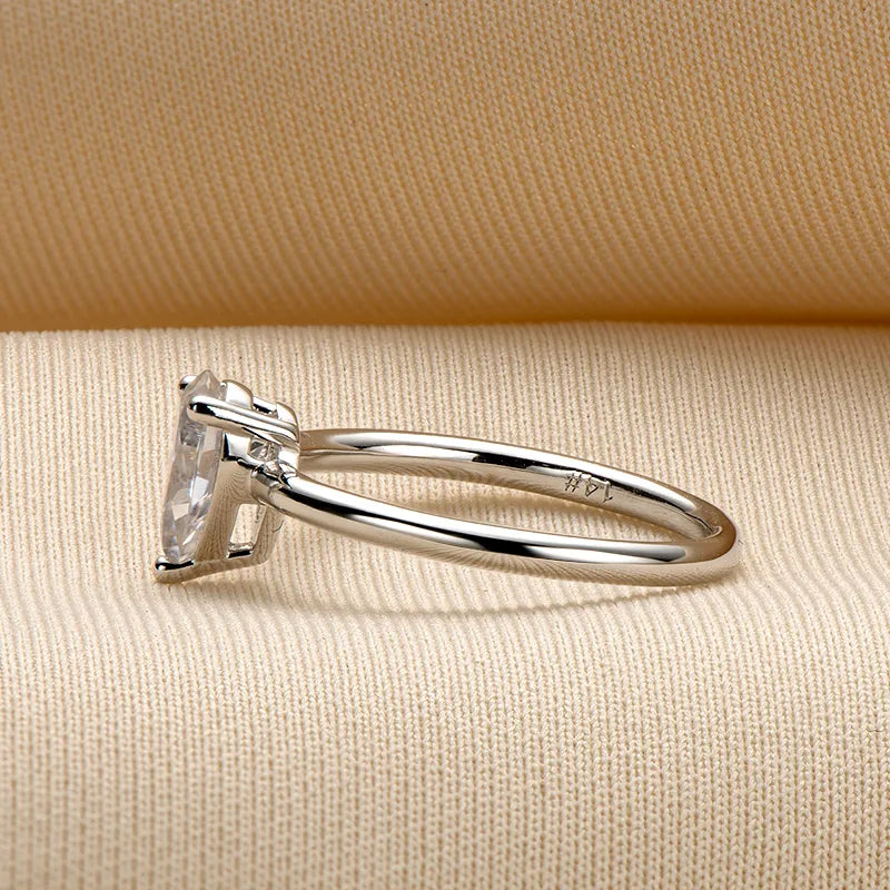 Oval cut moissanite ring