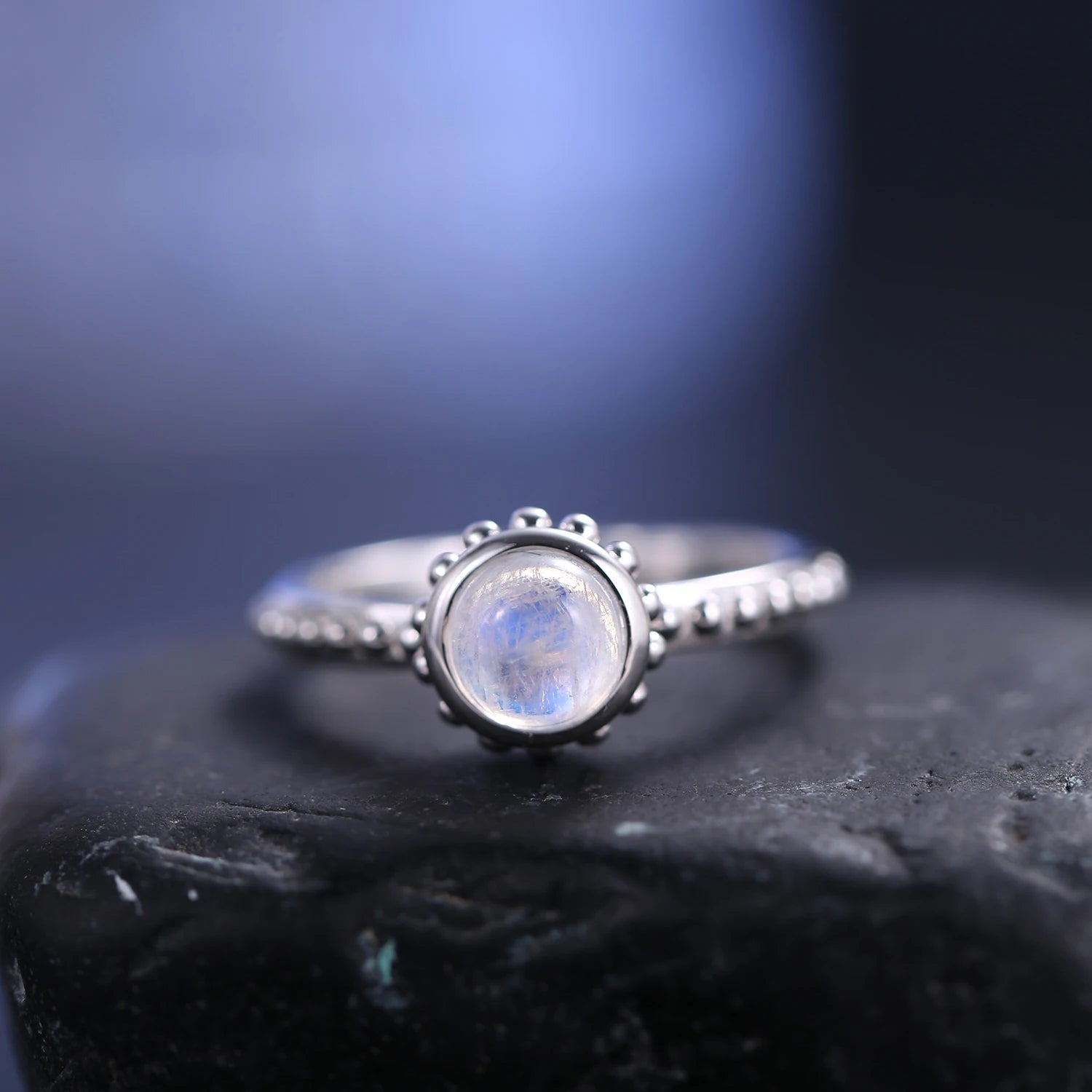 Choosen Jewelry: Textured Milky Blue Moonstone Ring in 925 Sterling Silver - Classic Wedding Band